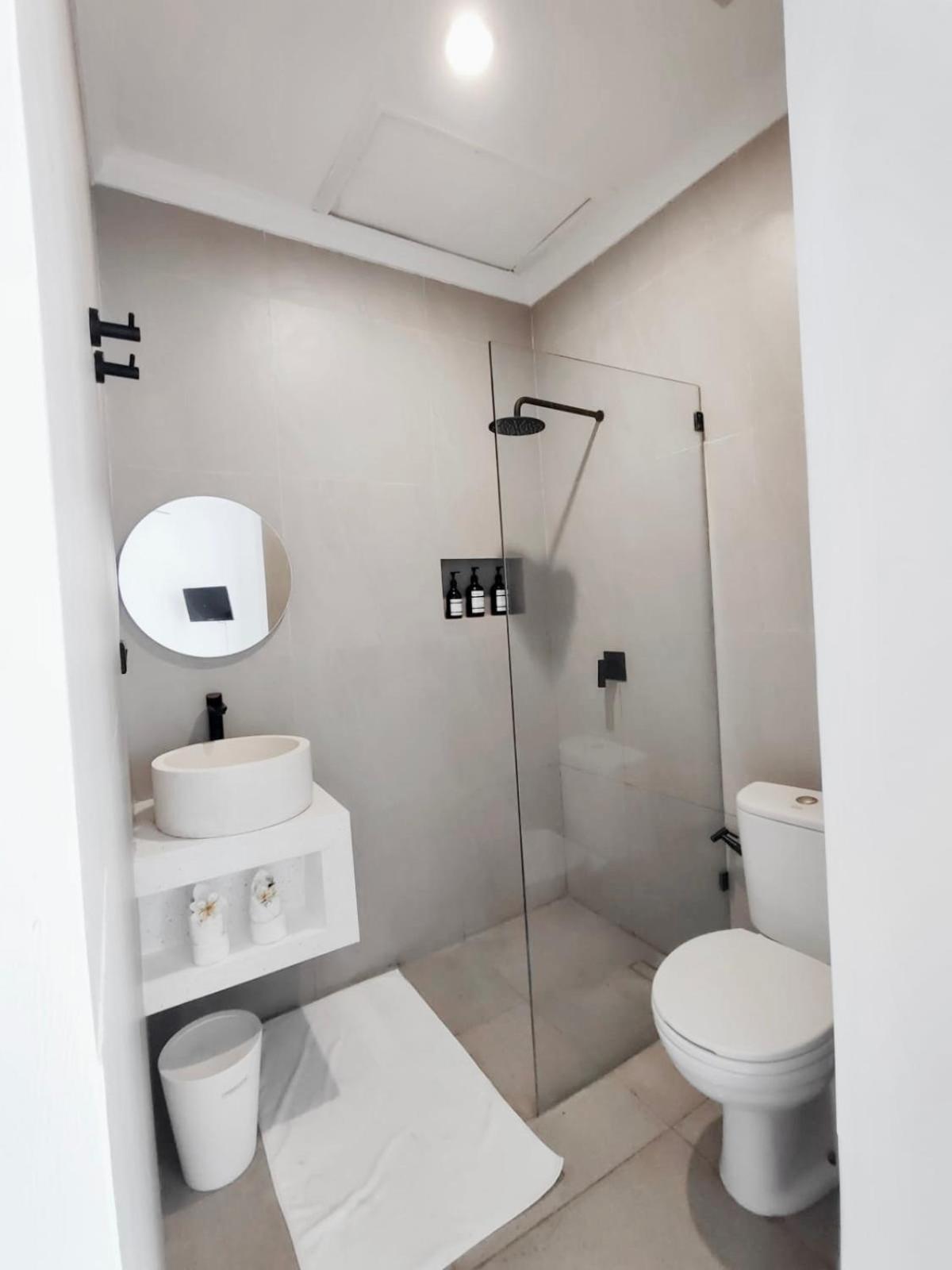 Casa De Lupe 5 Bedroom Villa In Kerobokan Семіньяк Екстер'єр фото